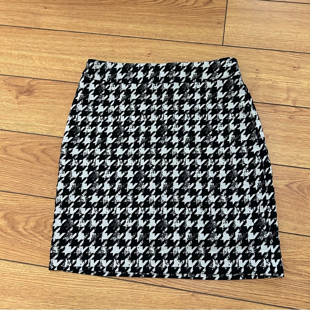 Classic Black and White Houndstooth mini Skirt